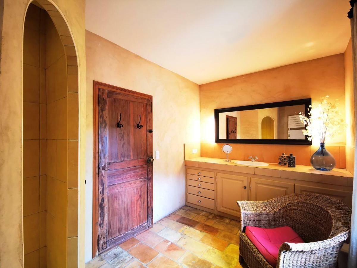 Hotel La Bastide Du Farfadet Laudun Exterior foto